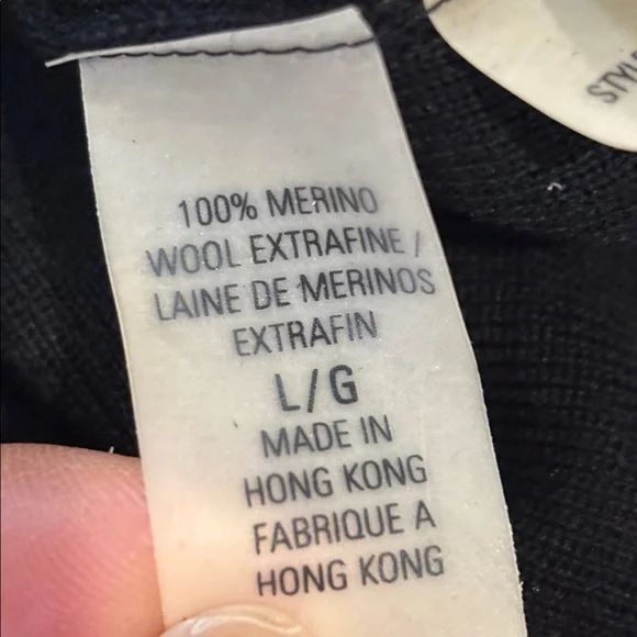 Tahari Sweater Womens large v neck Pullover  NWT from Bergdorf Goodman - Picture 9 of 9